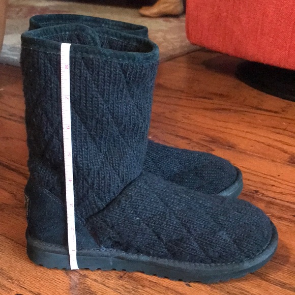 UGG WOMENS MOUNTAIN QUILTED SHORT KNIT BOOTS 3176 - Picture 3 of 8